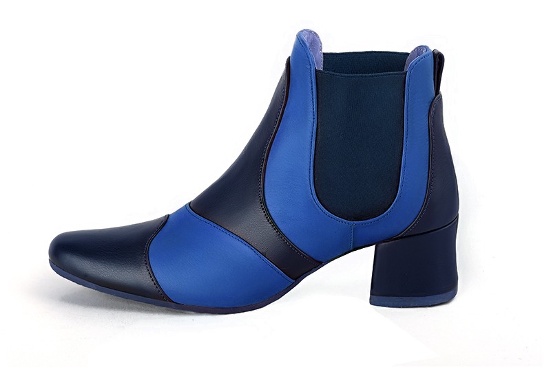 Navy blue women's ankle boots, with elastics. Round toe. Low flare heels. Profile view - Florence KOOIJMAN